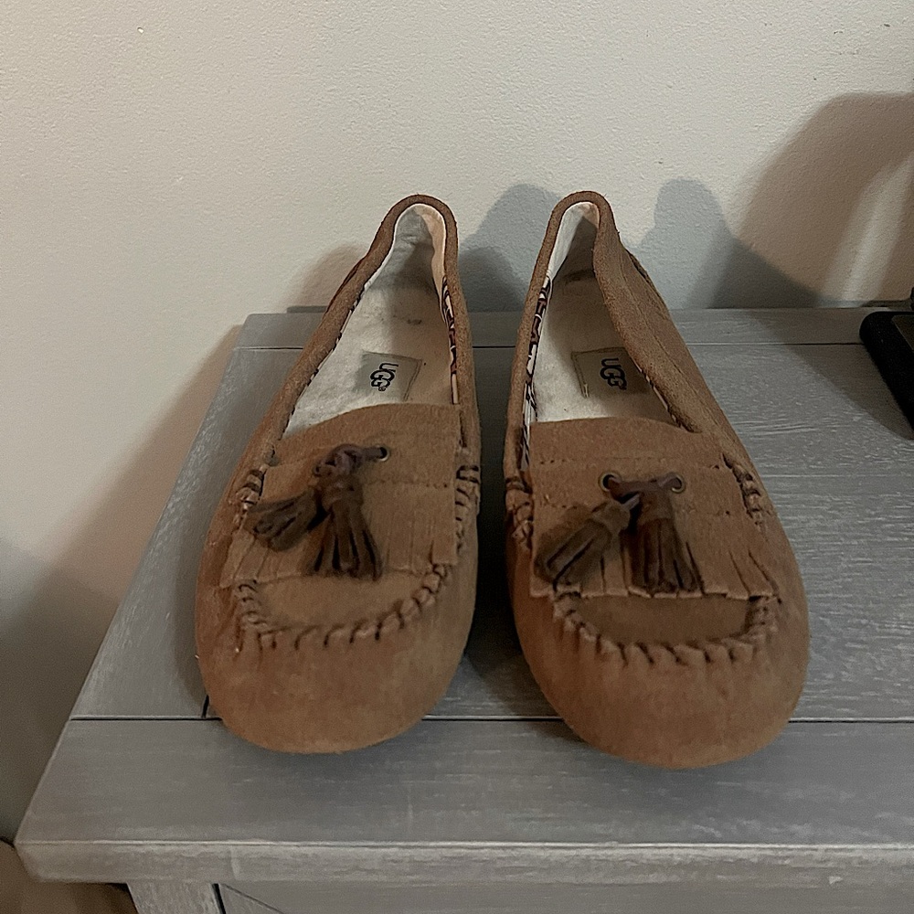 UGG NWT womans size 8 moccasins